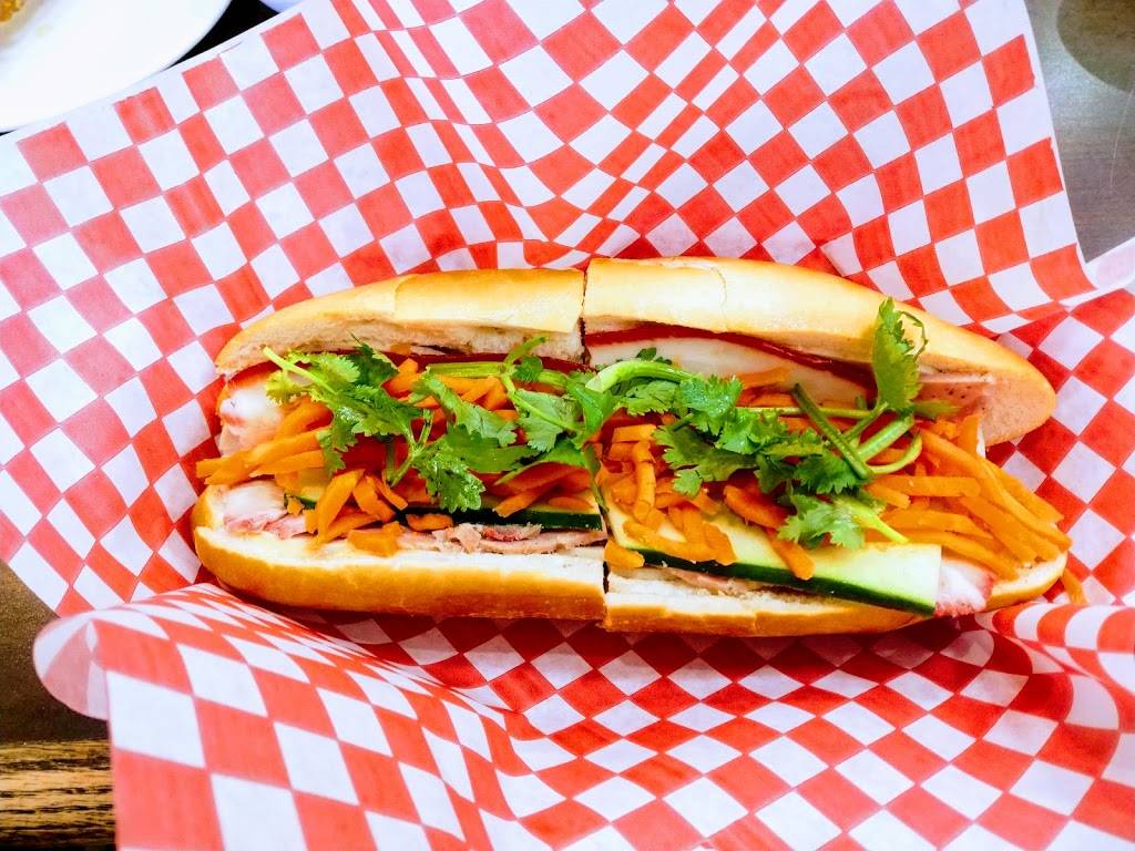 Banh Mi Metro | restaurant | 2055 Lawrence Ave E, Scarborough, ON M1R 2Z4, Canada | 4167509979 OR +1 416-750-9979