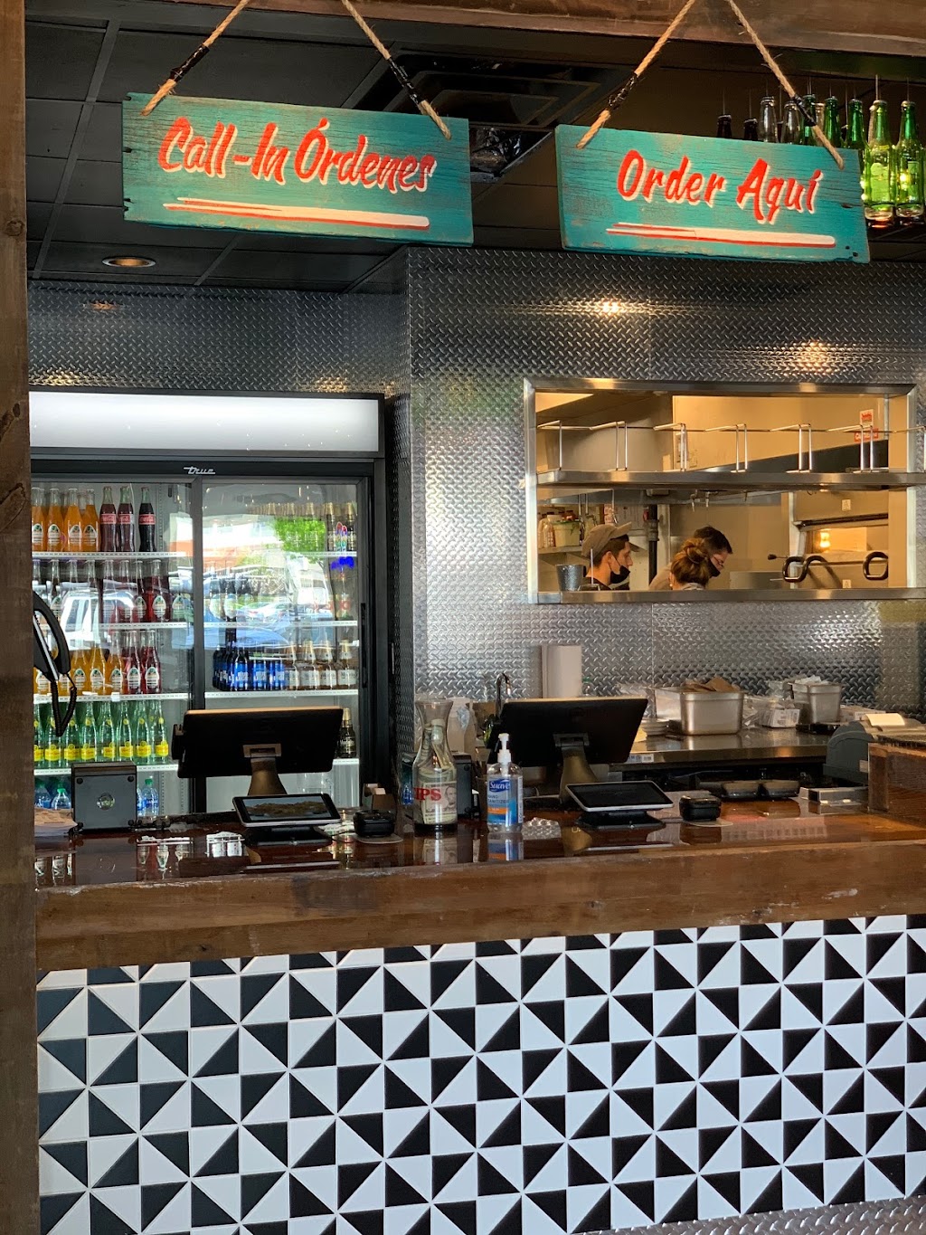 Ojos Wings y Pizza | meal takeaway | 3701 W Northwest Hwy #309, Dallas, TX 75220, USA | 4698093064 OR +1 469-809-3064