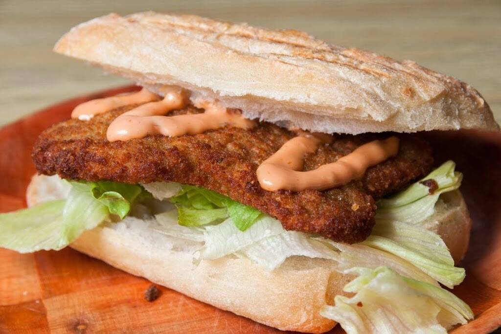 Döner Bistro | restaurant | 202 Harrison St SE, Leesburg, VA 20175, USA | 7037797880 OR +1 703-779-7880