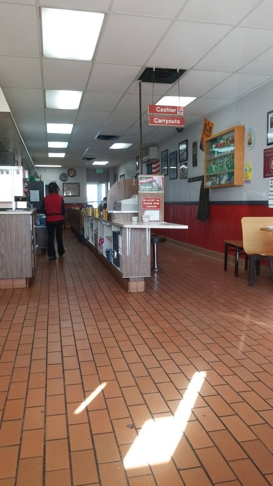 George Webb Restaurant | restaurant | w63n151 Washington Ave, Cedarburg, WI 53012, USA | 2623753626 OR +1 262-375-3626