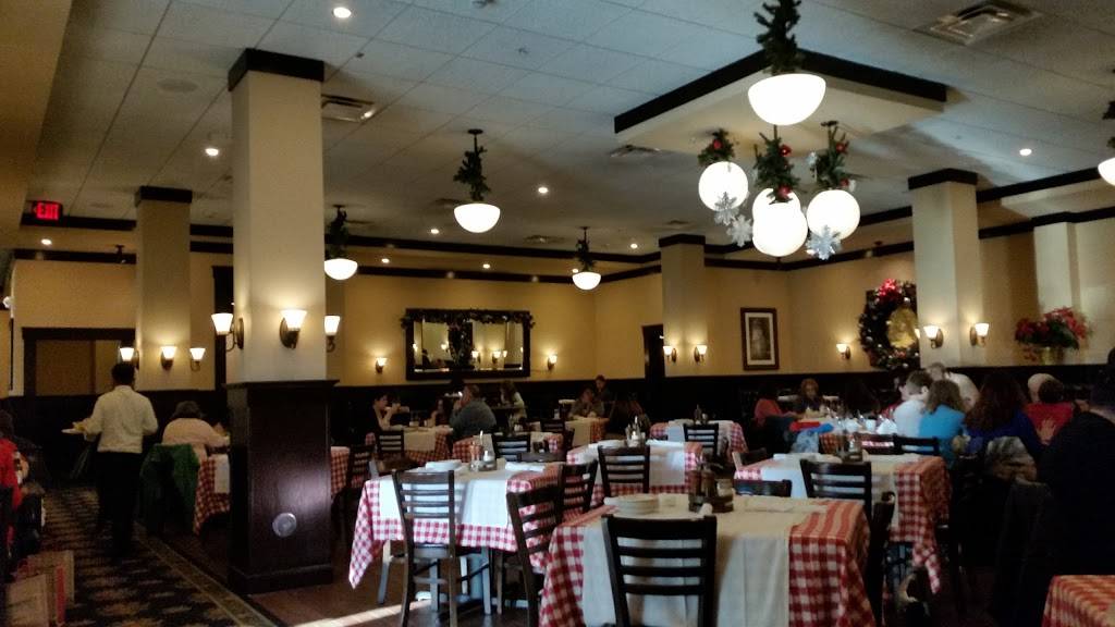Maggianos Little Italy | restaurant | 307 Hawthorn Center, Vernon Hills, IL 60061, USA | 8479180380 OR +1 847-918-0380