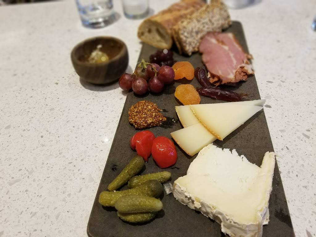 Cheesetique Ballston | restaurant | 800 N Glebe Rd, Arlington, VA 22203, USA | 7035669189 OR +1 703-566-9189