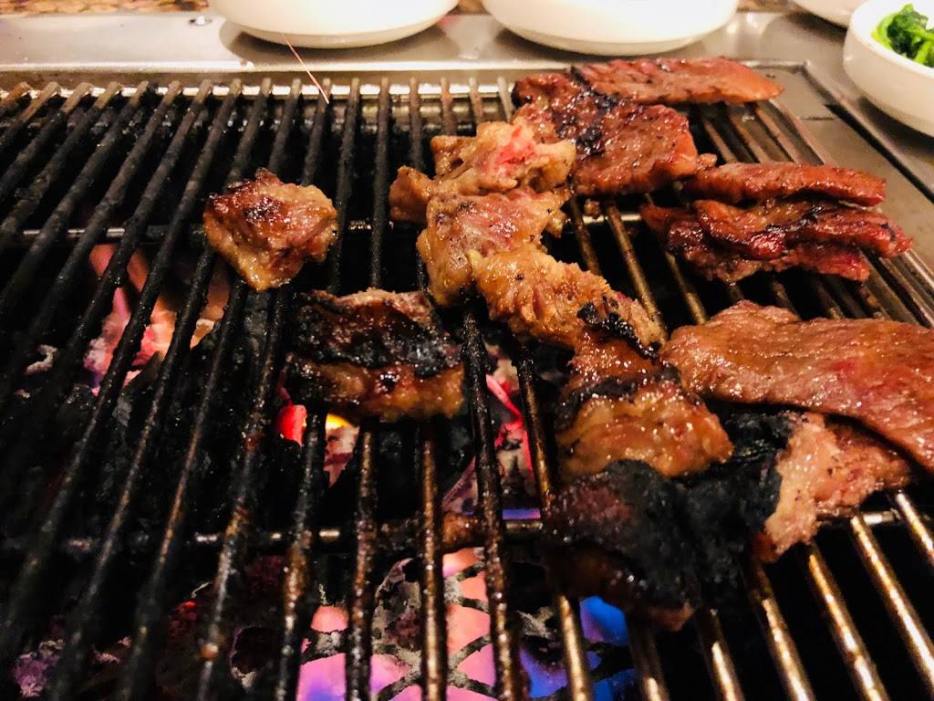 Soot Bull Jeep | restaurant | 3136 W 8th St, Los Angeles, CA 90005, USA | 2133873865 OR +1 213-387-3865