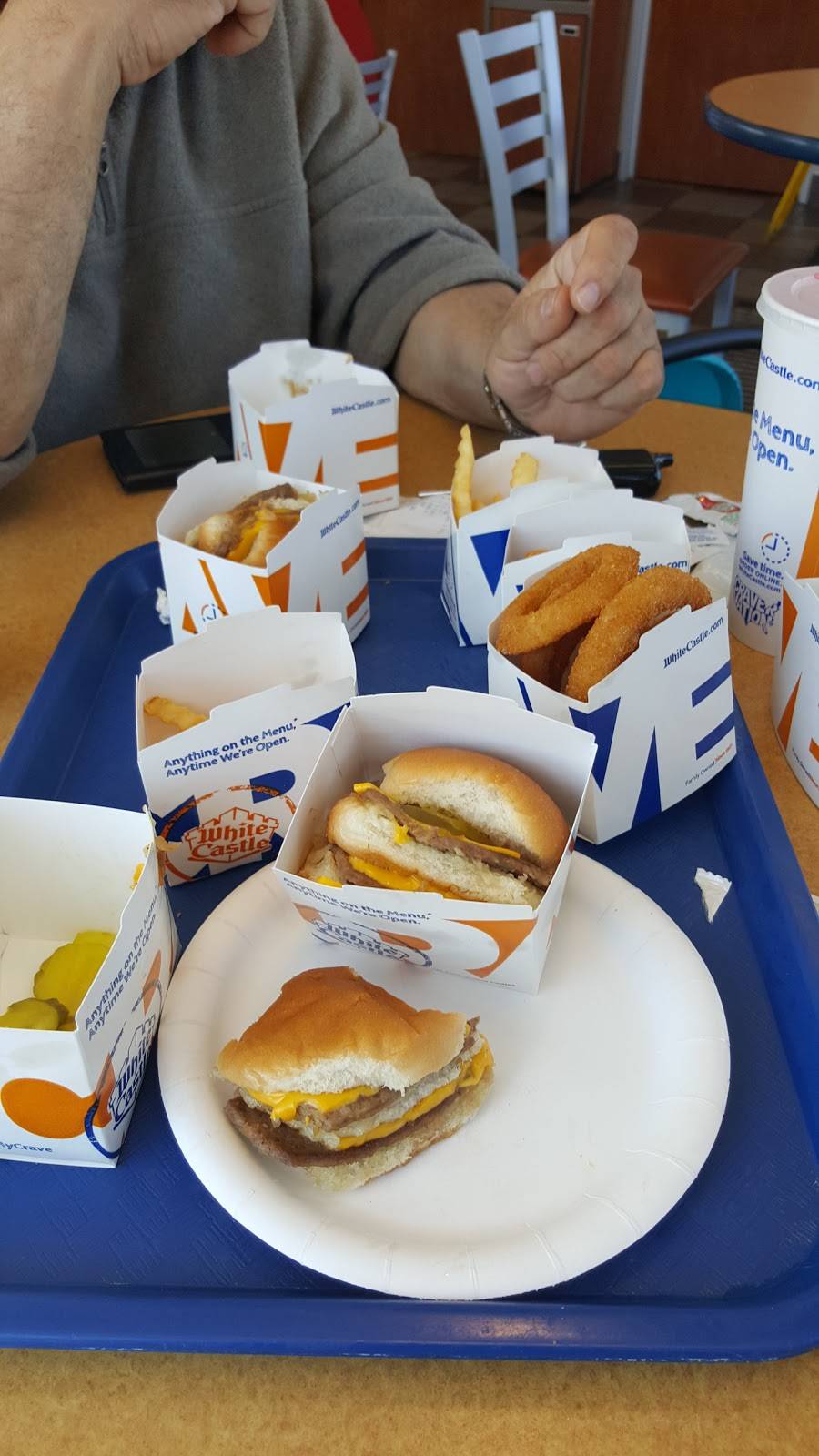 White Castle | restaurant | 7550 Harlem Ave, Chicago, IL 60631, USA | 7737637895 OR +1 773-763-7895
