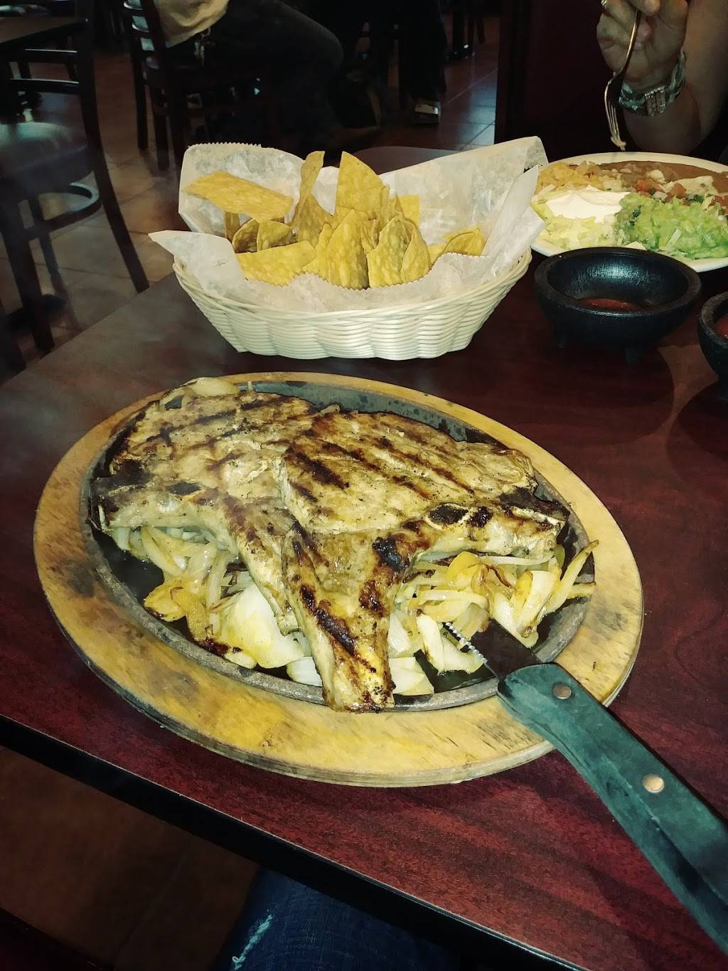 Nopal En La Dixie | restaurant | Shively, KY 40216, USA | 5027854090 OR +1 502-785-4090