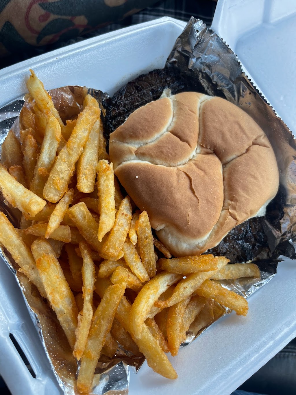 Helens On the Go | restaurant | 200 Hobson St, McMinnville, TN 37110, USA | 6153187336 OR +1 615-318-7336