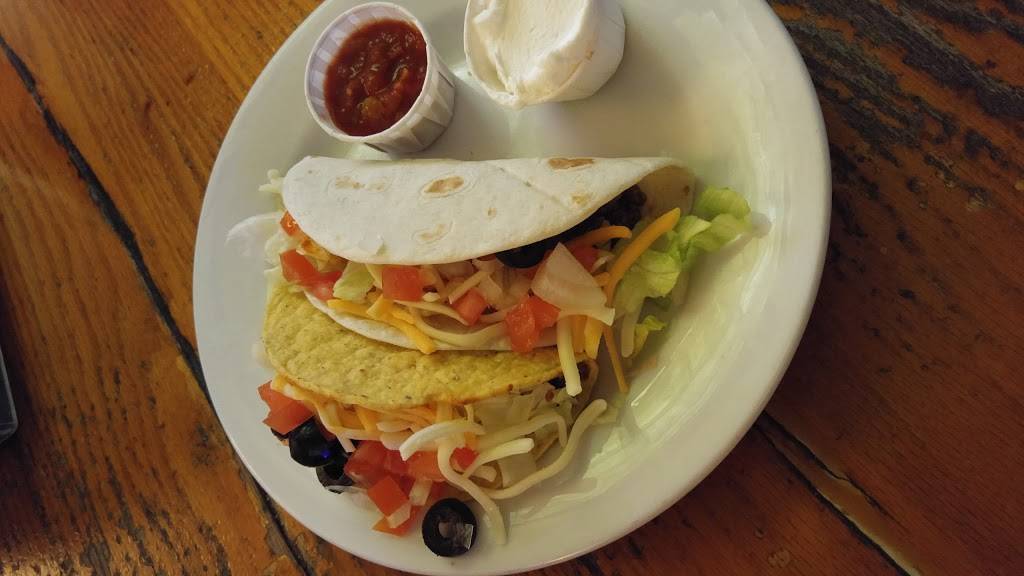 Haufschildts Brew Haus | restaurant | 111 E Main St, Weyauwega, WI 54983, USA | 9208673208 OR +1 920-867-3208