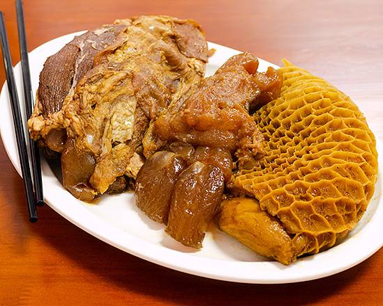 Kingwuu（精武鸭脖） | restaurant | 18230 E Valley Hwy #135, Kent, WA 98032, USA | 2066782132 OR +1 206-678-2132