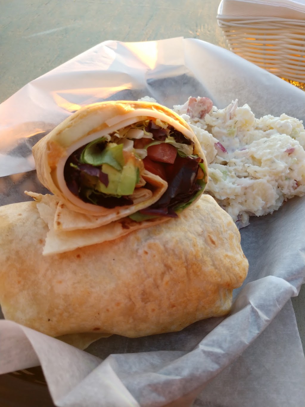 Crabby Steves Highpointe | restaurant | 10254 E County Hwy 30A, Rosemary Beach, FL 32461, USA | 8502310999 OR +1 850-231-0999