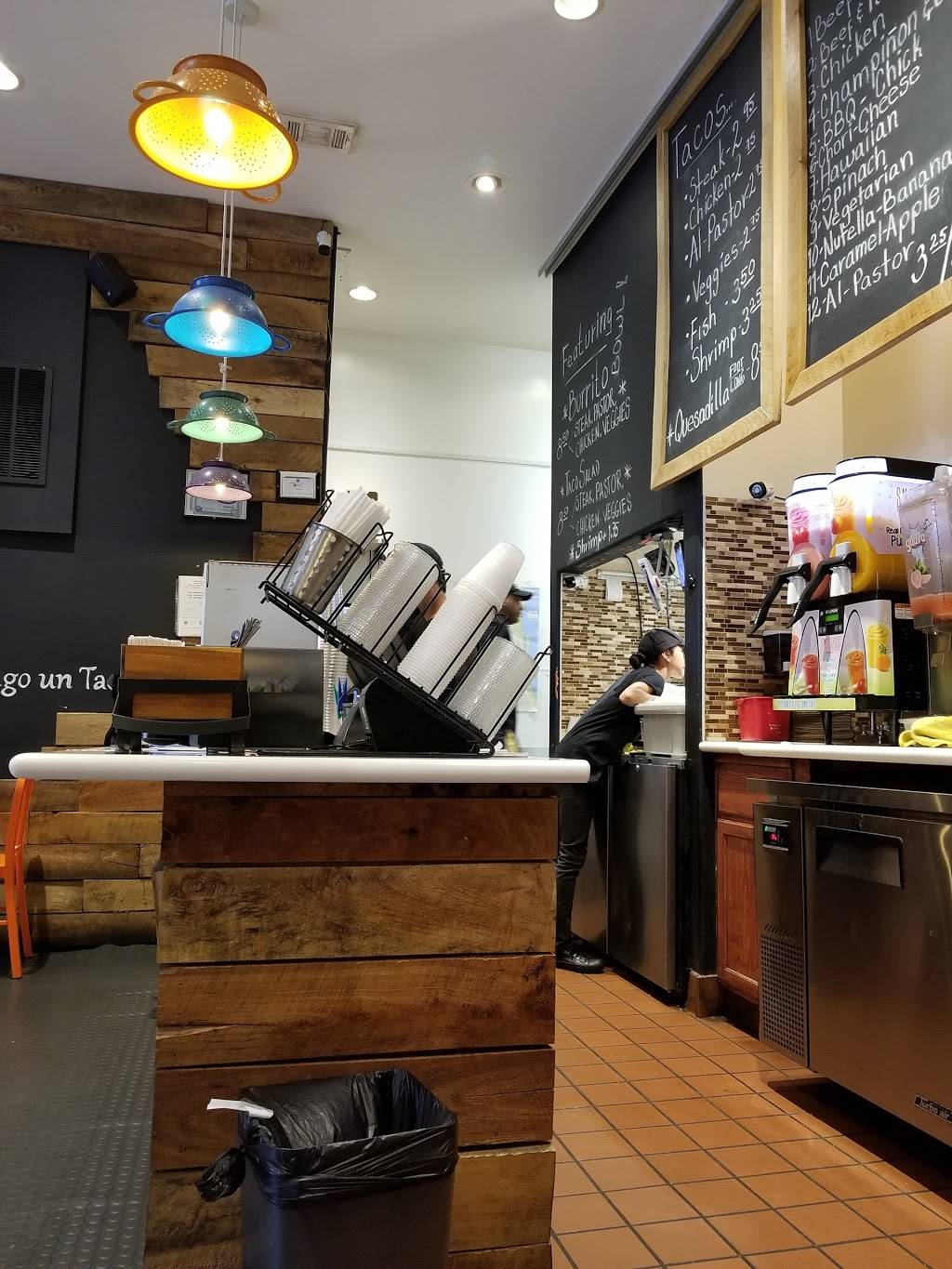 Chilango Mexican Street Food | restaurant | 1437 W Taylor St ste 1, Chicago, IL 60607, USA | 3128466216 OR +1 312-846-6216