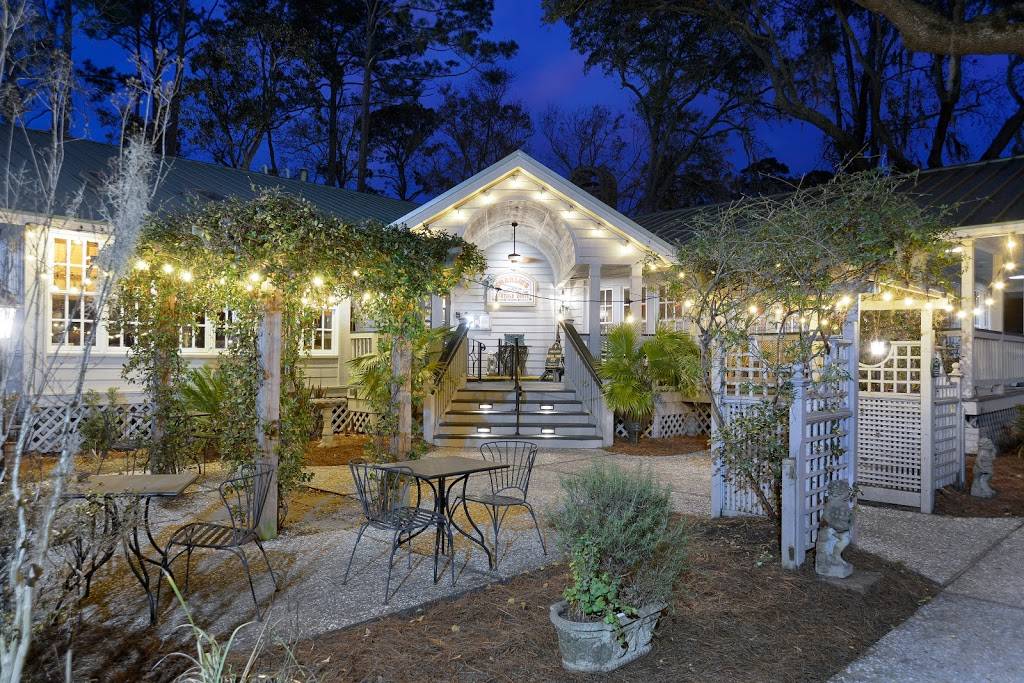 Charlies LEtoile Verte | restaurant | 8 New Orleans Rd, Hilton Head Island, SC 29928, USA | 8437859277 OR +1 843-785-9277
