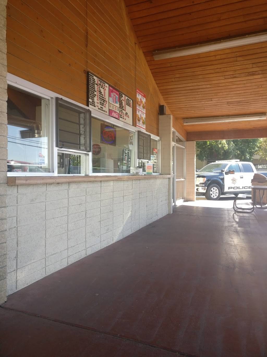 Campus Drive-In | restaurant | 660 E Elm Ave, Coalinga, CA 93210, USA | 5599351127 OR +1 559-935-1127