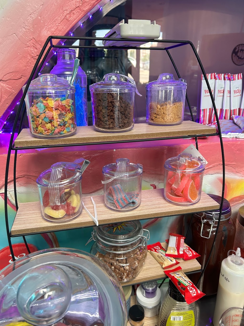 Wonky’s Not So Famous Treats | restaurant | 315 N Main St, Memphis, TN 38103, USA | 7029966597 OR +1 702-996-6597