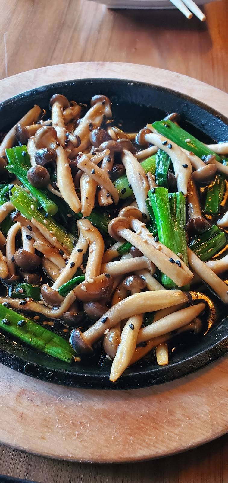 Black Sushi | restaurant | 8594 Palm Pkwy, Orlando, FL 32836, USA | 4074777771 OR +1 407-477-7771