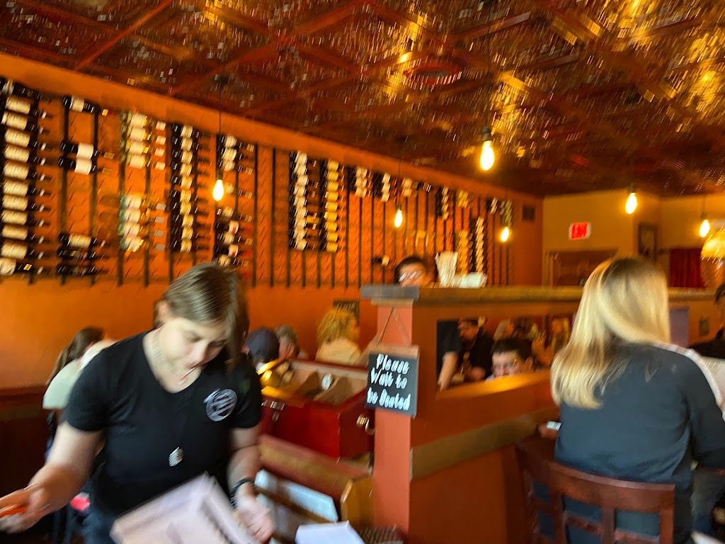 Harrys Pizza e Vino | restaurant | 111 E Rhine St, Elkhart Lake, WI 53020, USA | 9207812009 OR +1 920-781-2009