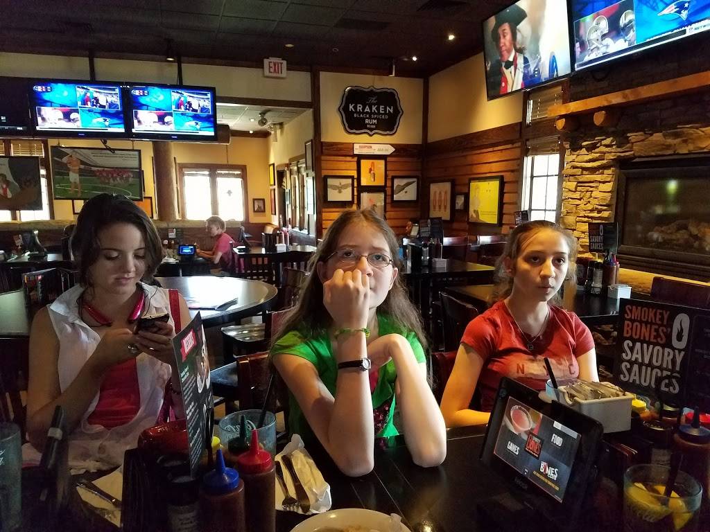 Smokey Bones Bar & Fire Grill | restaurant | 2601 Prince William Pkwy, Woodbridge, VA 22192, USA | 7034910390 OR +1 703-491-0390