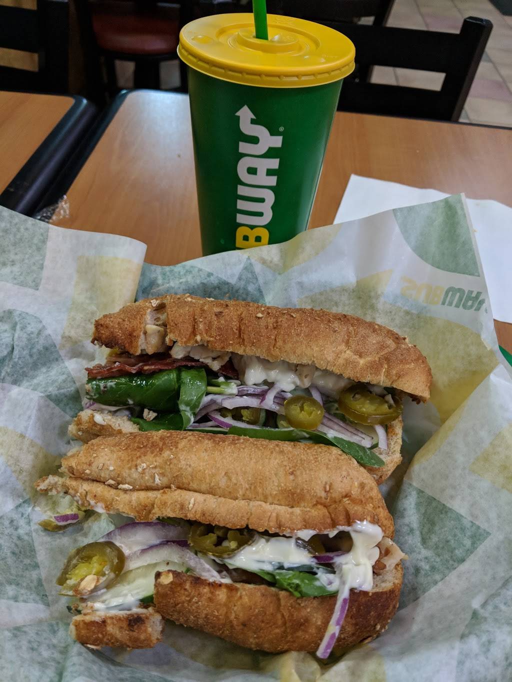 Subway | restaurant | 15906 Shady Grove Rd B, Gaithersburg, MD 20877, USA | 3015197311 OR +1 301-519-7311