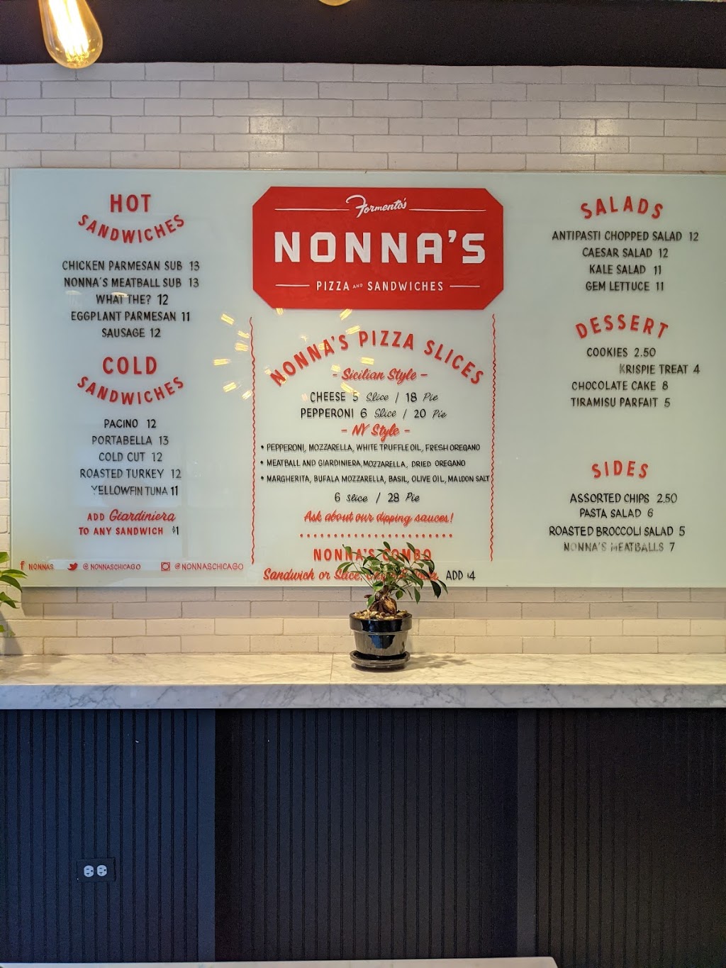 Nonnas Pizza & Sandwiches | meal takeaway | 925 W Randolph St, Chicago, IL 60607, USA | 3126907323 OR +1 312-690-7323