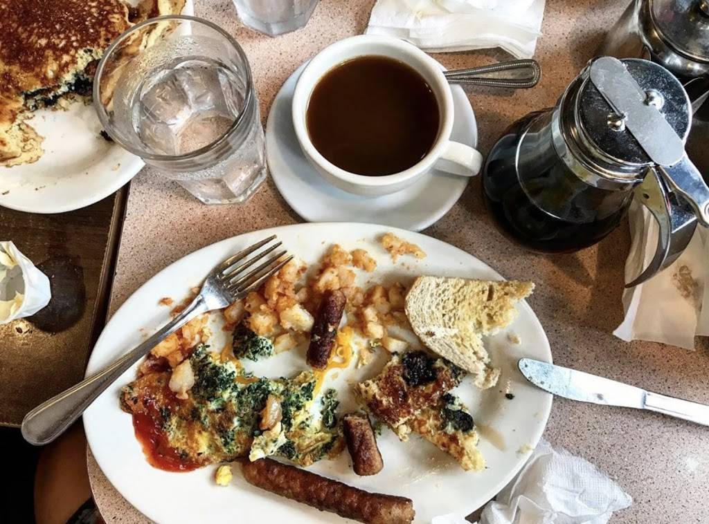 La Bonbonniere | restaurant | 28 8th Ave, New York, NY 10014, USA | 2127419266 OR +1 212-741-9266