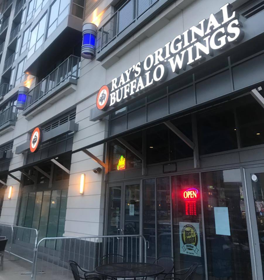 Rays Original Buffalo Wings | restaurant | 120 S 31st Ave Suite 5103, Omaha, NE 68131, USA | 4028845300 OR +1 402-884-5300