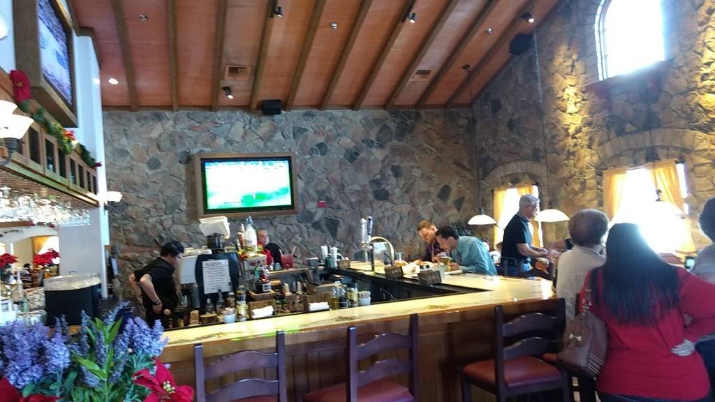 Olive Garden Italian Restaurant | meal takeaway | R6, 1741 N Victory Pl, Burbank, CA 91504, USA | 8185593640 OR +1 818-559-3640