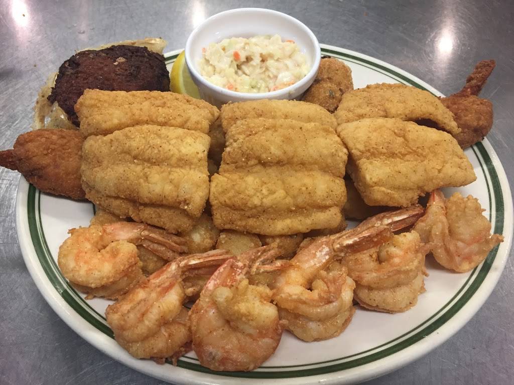 Hurricane Titas | Bar & Grill | restaurant | 222 W Bayshore Rd, Anahuac, TX 77514, USA | 4092523288 OR +1 409-252-3288