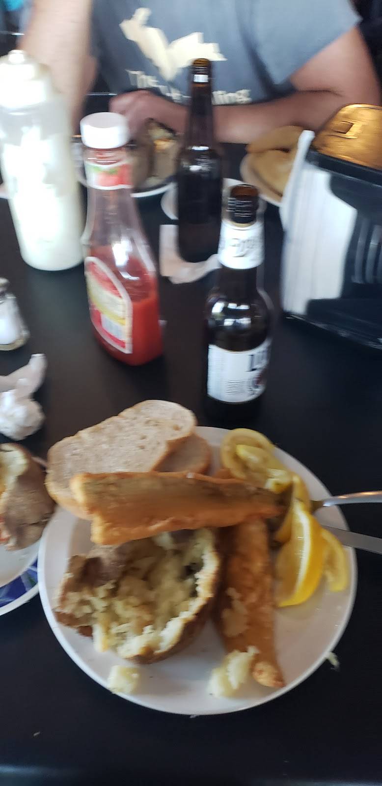 Redwood Inn | restaurant | 3230 Main St, Green Bay, WI 54311, USA | 9208636315 OR +1 920-863-6315