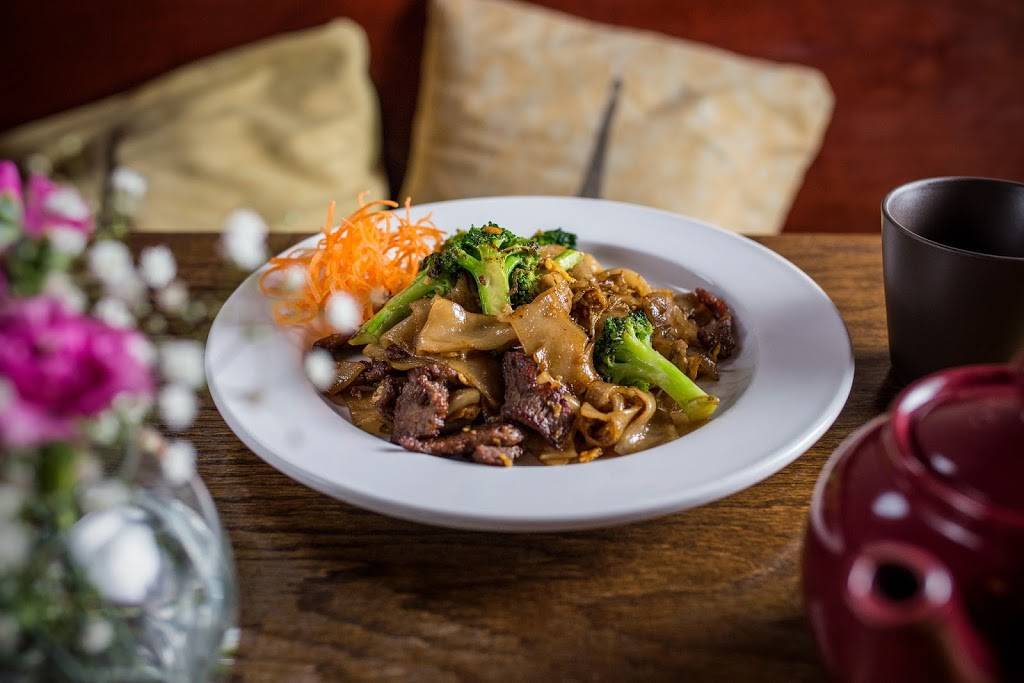 Cest Bien Thai | restaurant | 2418, 3900 N Lincoln Ave, Chicago, IL 60613, USA | 7733278818 OR +1 773-327-8818