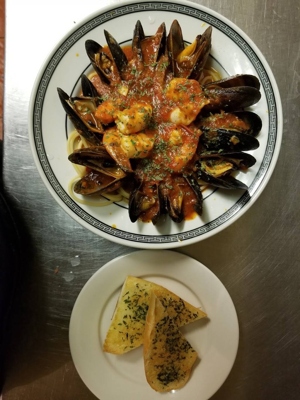 JD McGillicuddys | restaurant | 473 Leverington Avenue, Philadelphia, PA 19128, USA | 2673352672 OR +1 267-335-2672