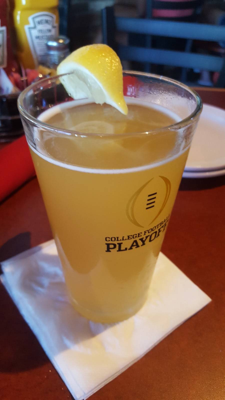 Lucky Lous | restaurant | 23706 S Power Rd, Queen Creek, AZ 85142, USA | 4806683800 OR +1 480-668-3800