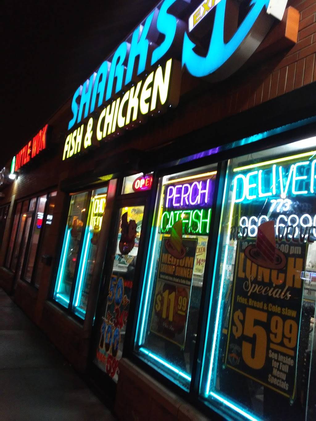 Sharks Fish & Chicken Express | restaurant | 101 E 51st St, Chicago, IL 60615, USA | 7739666896 OR +1 773-966-6896