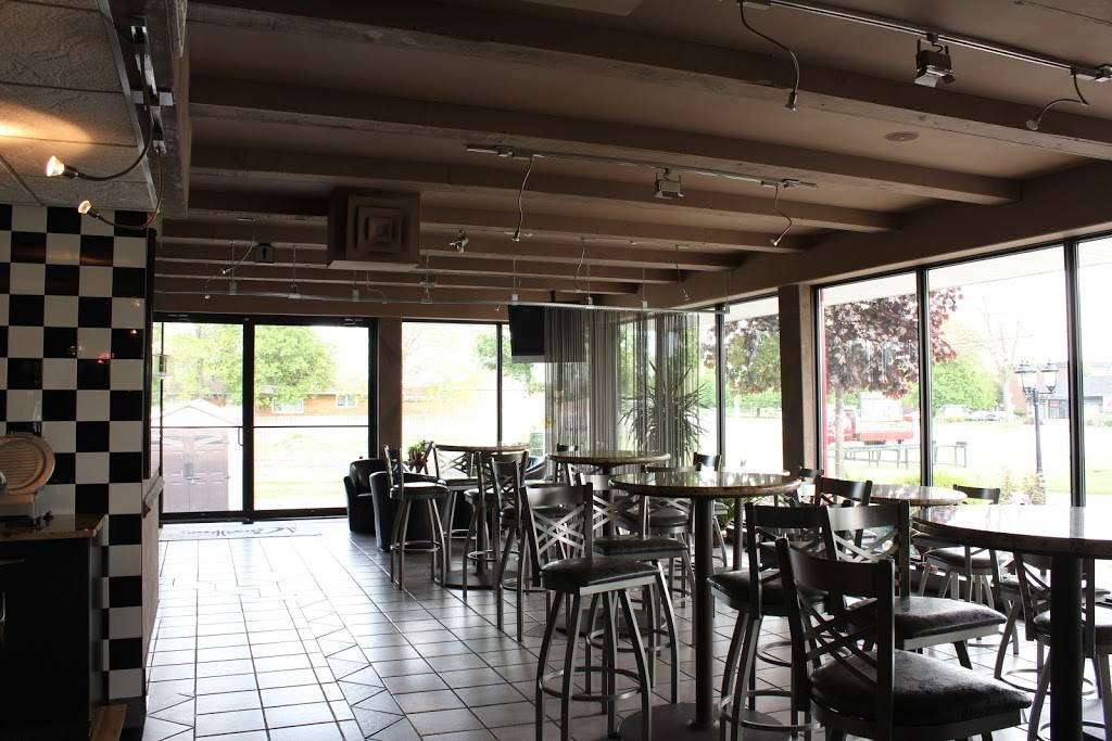 Club Il Cavallino | restaurant | 9420 Tecumseh Rd E, Windsor, ON N8R 1A2, Canada | 5199792937 OR +1 519-979-2937