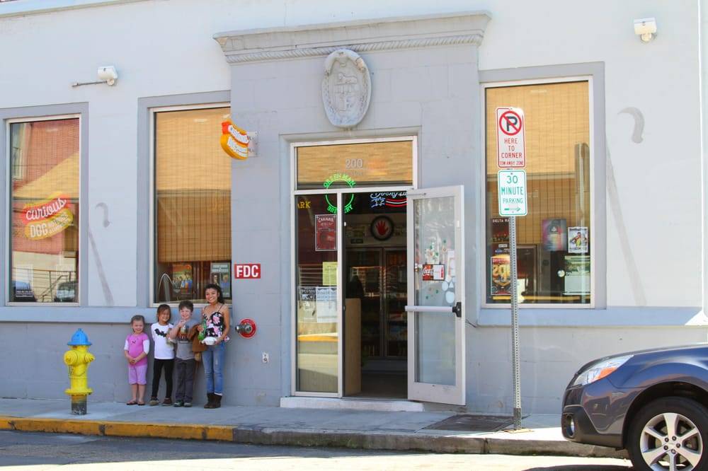 Curious Dog Hotdogs & Sandwiches | restaurant | 200 W Jackson Ave, Knoxville, TN 37902, USA | 8655449997 OR +1 865-544-9997