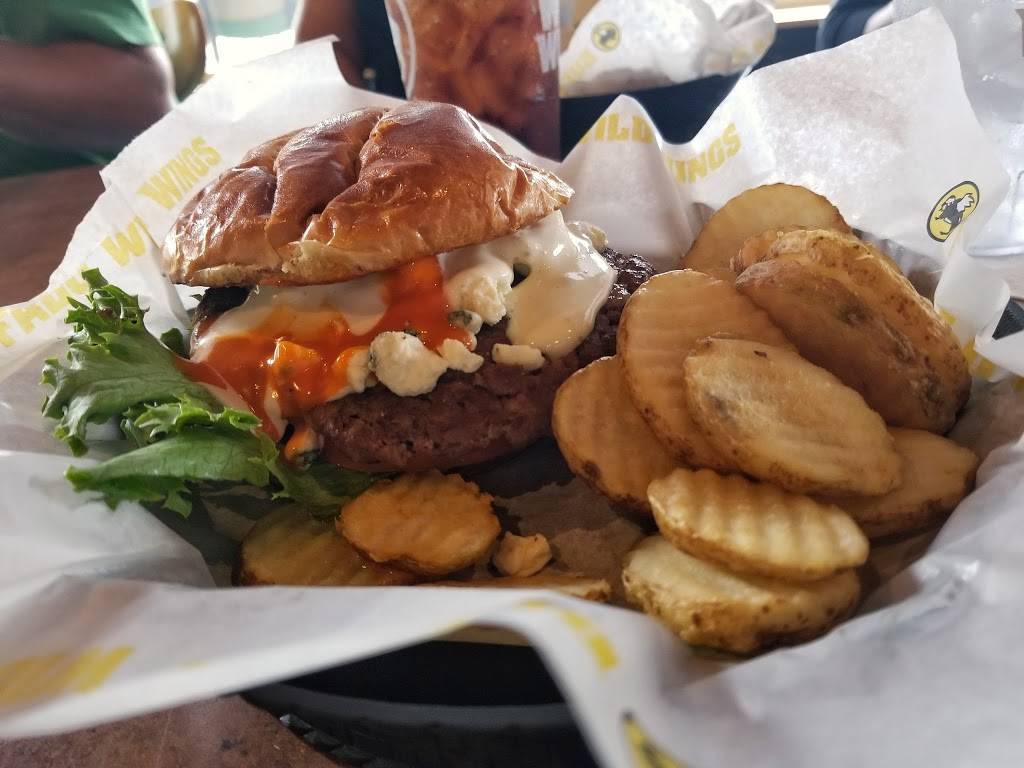 Buffalo Wild Wings | meal takeaway | 1099 Suncrest Towne Centre Drive, Morgantown, WV 26505, USA | 3045983430 OR +1 304-598-3430