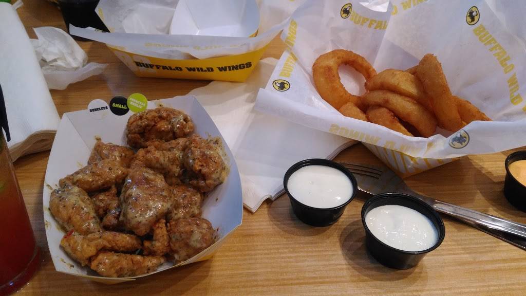 Buffalo Wild Wings | meal takeaway | 307 SW Pine Island Rd, Cape Coral, FL 33991, USA | 2394248024 OR +1 239-424-8024