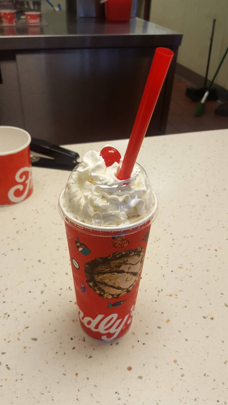 Friendlys | restaurant | 307 State Rd, North Dartmouth, MA 02747, USA | 5089949657 OR +1 508-994-9657