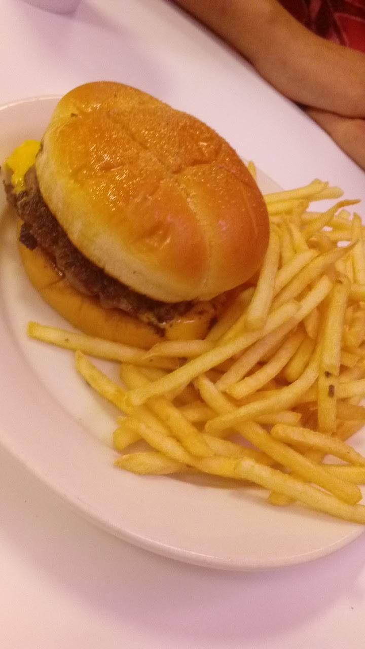 Steak n Shake | restaurant | 2100 N Richmond Rd, McHenry, IL 60050, USA | 8157599885 OR +1 815-759-9885