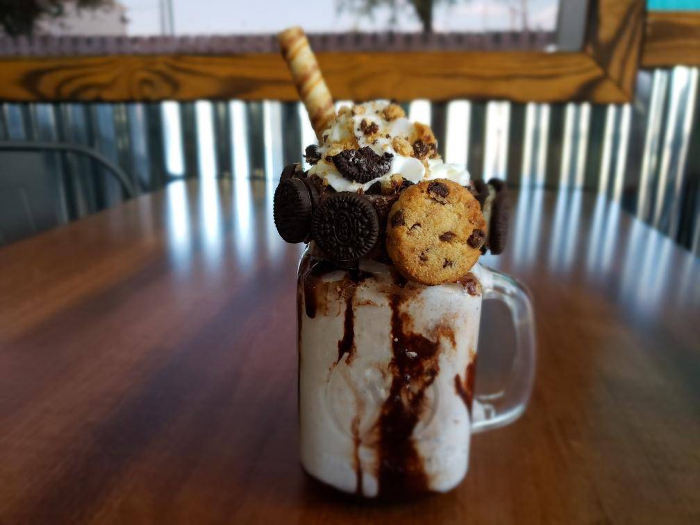 Greedy Burger | restaurant | 4211 20th St, Vero Beach, FL 32960, USA | 7725627245 OR +1 772-562-7245