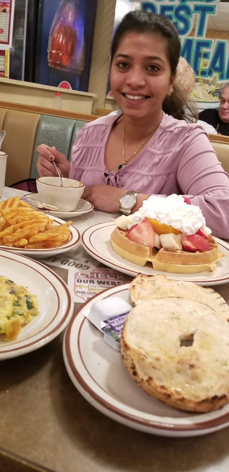 Edison Family Restaurant | restaurant | 1900 Oak Tree Road, Edison, NJ 08820, USA | 7329062272 OR +1 732-906-2272