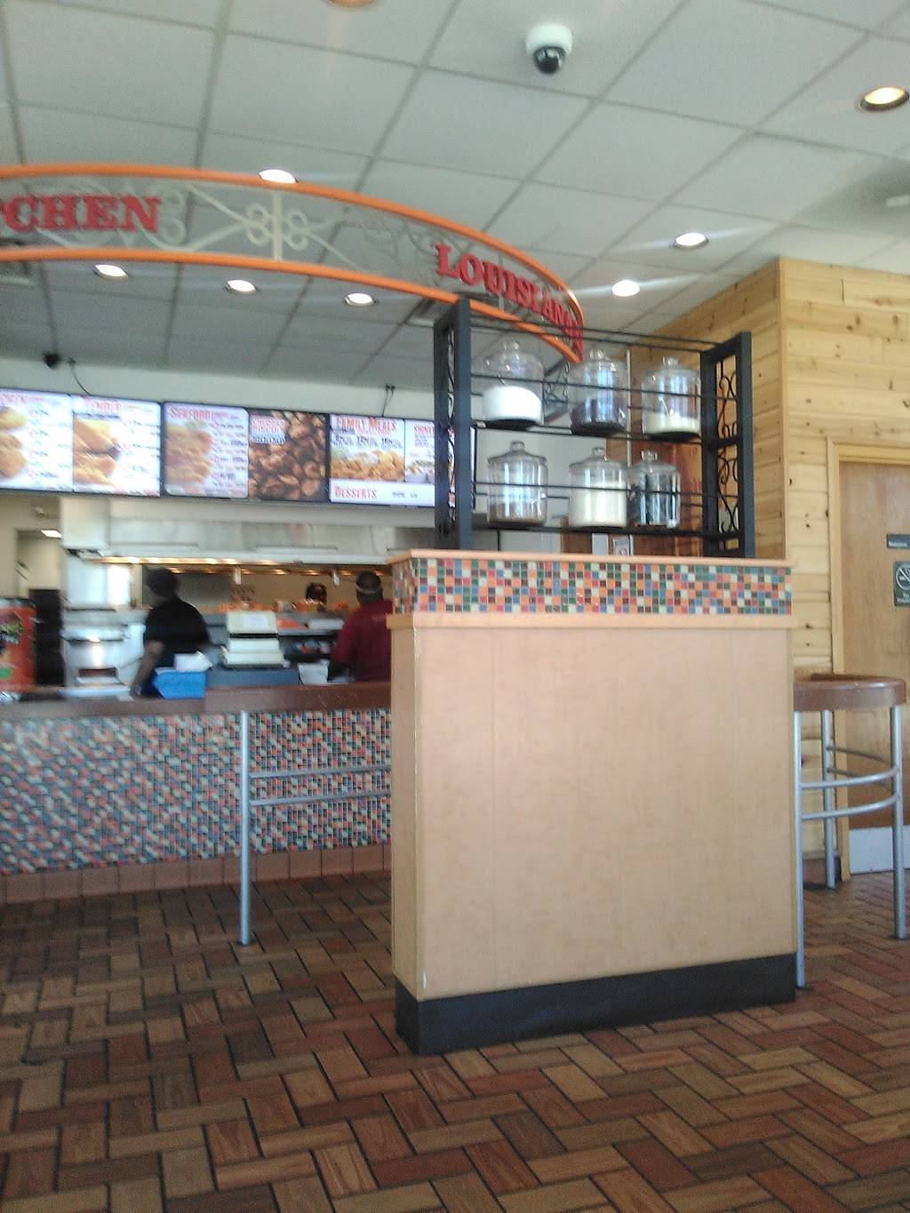 Popeyes Louisiana Kitchen | restaurant | 18126 Euclid Ave, Cleveland, OH 44112, USA | 2163838911 OR +1 216-383-8911