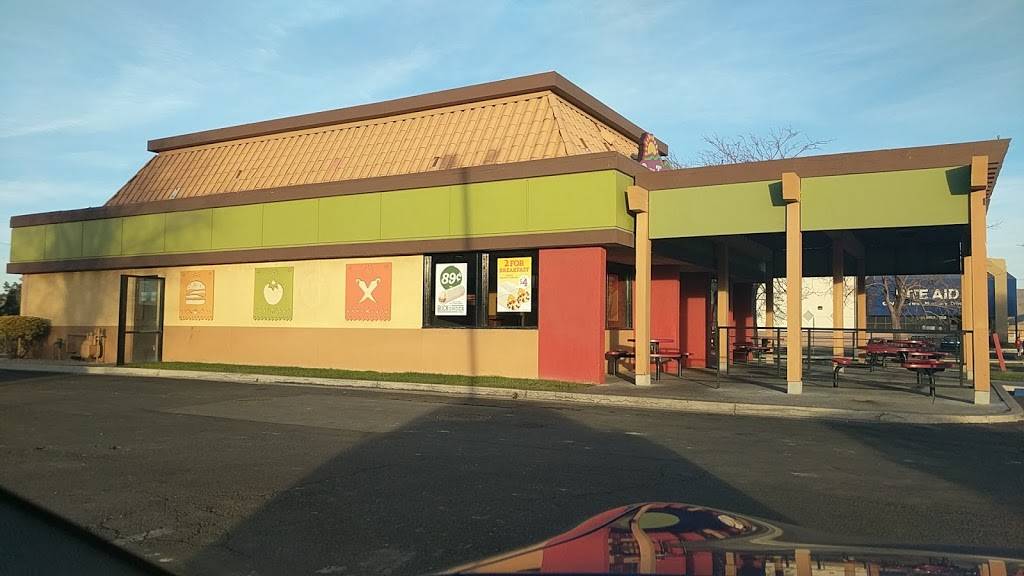 Del Taco | meal takeaway | 13730 Navajo Rd, Apple Valley, CA 92307, USA | 7602473364 OR +1 760-247-3364