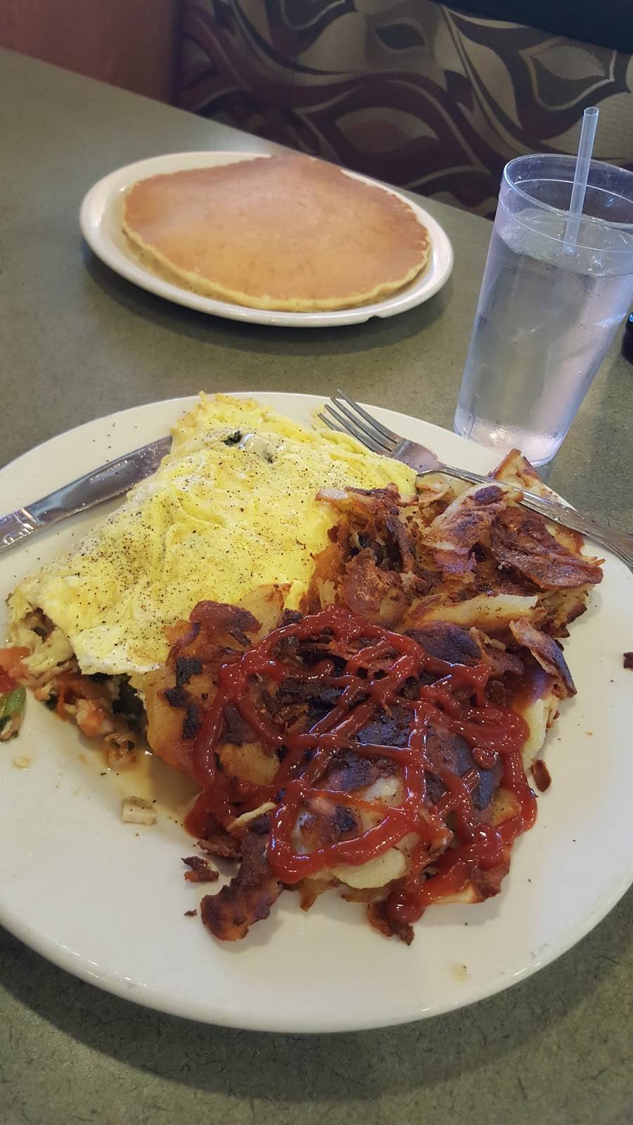 Woodwards | night club | 3600 Centerpoint Pkwy, Pontiac, MI 48341, USA | 2486486060 OR +1 248-648-6060