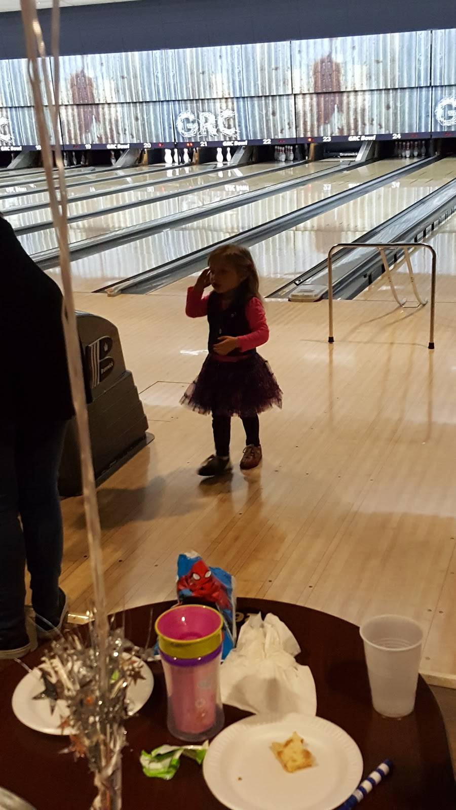 Guttormsen Recreation Center | restaurant | 5411 Green Bay Rd, Kenosha, WI 53144, USA | 2626588191 OR +1 262-658-8191