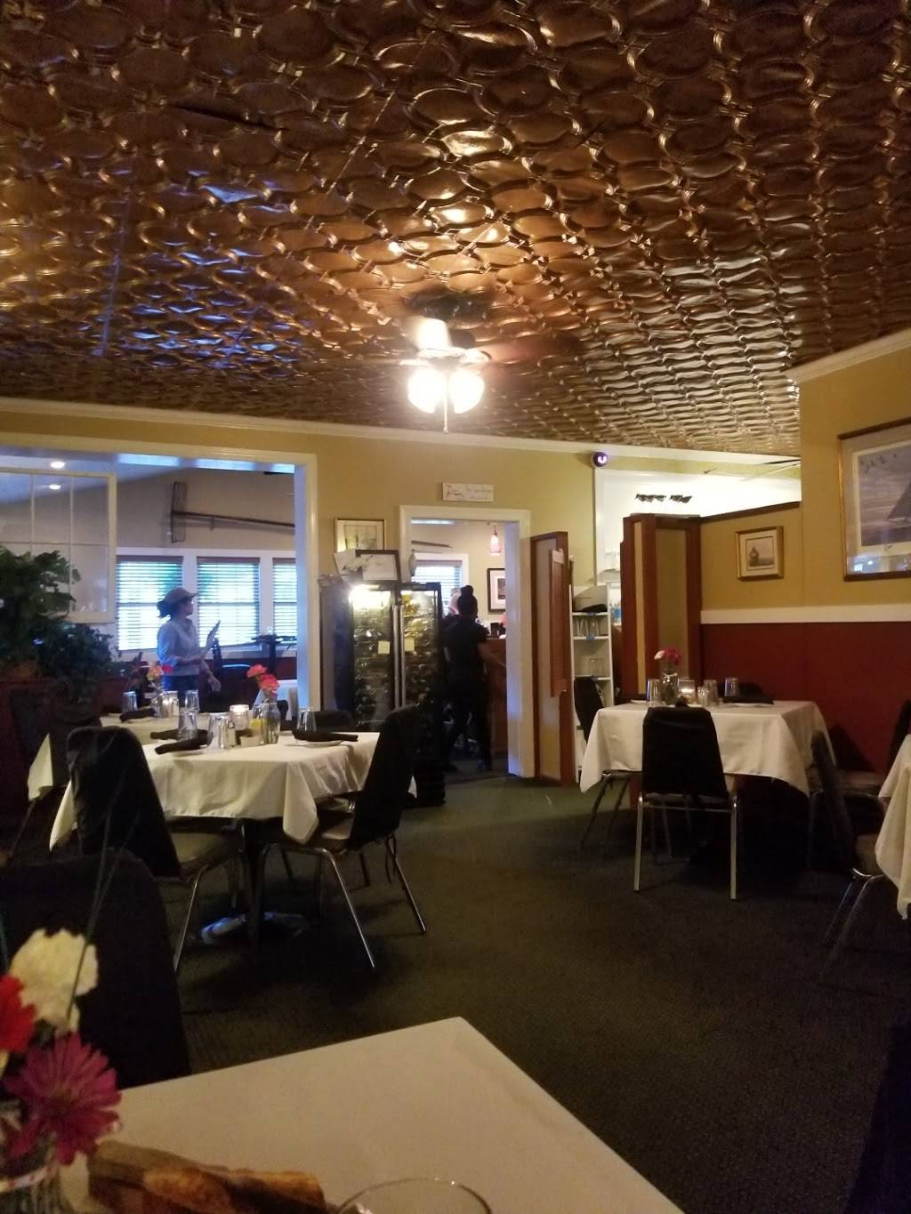 Sandpiper Restaurant | restaurant | 850 Rappahannock Dr, White Stone, VA 22578, USA | 8044356176 OR +1 804-435-6176