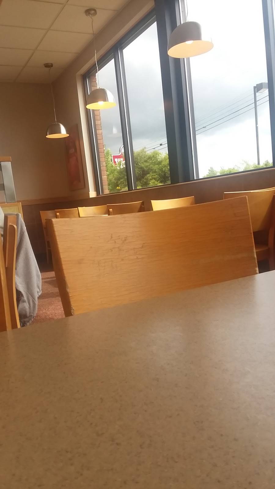 Wendys | restaurant | 1340 Main St, Sanford, ME 04073, USA | 2074905975 OR +1 207-490-5975