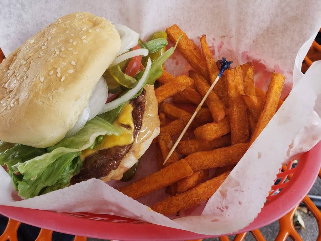 Triple XXX Family Restaurant | restaurant | 2 N Salisbury St, West Lafayette, IN 47906, USA | 7657435373 OR +1 765-743-5373