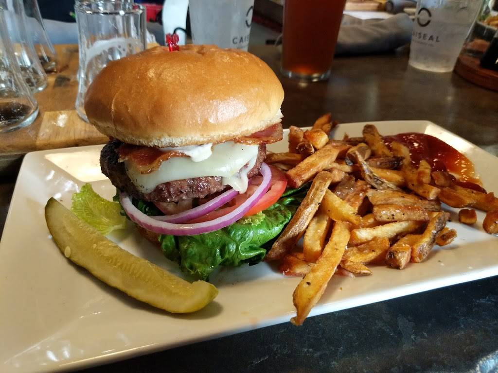 The Vanguard Brewpub & Distillery | restaurant | 504 N King St, Hampton, VA 23669, USA | 7572241216 OR +1 757-224-1216