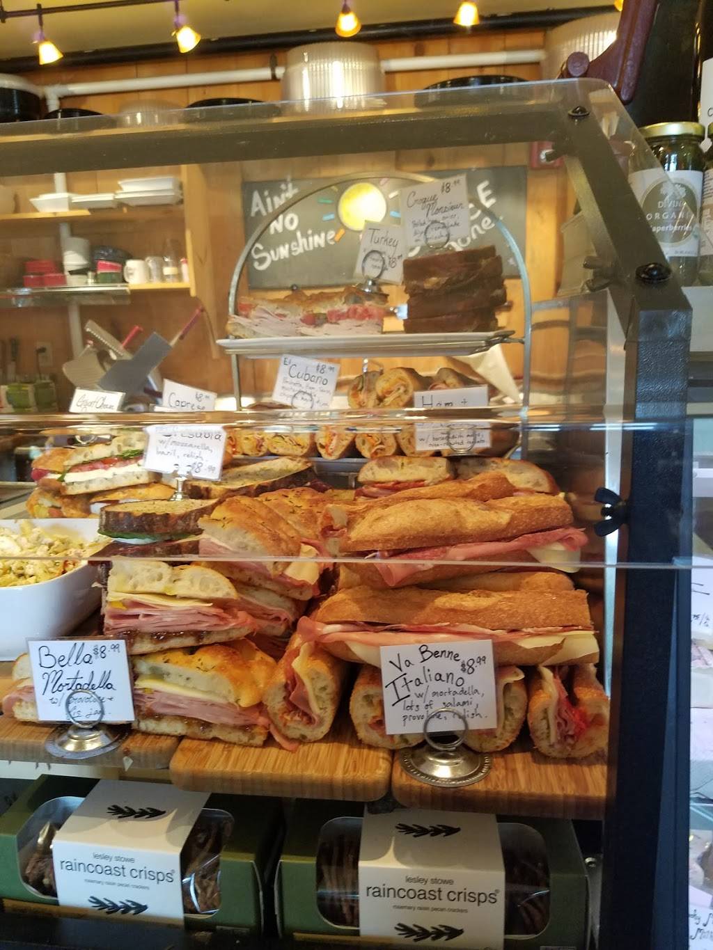 The Cheese Iron | restaurant | 200 US-1 ALT #300, Scarborough, ME 04074, USA | 2078834057 OR +1 207-883-4057