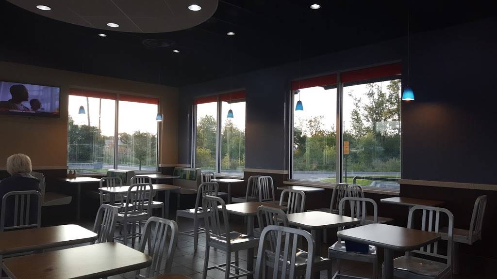 Burger King | restaurant | 3402 Elizabeth Lake Rd, Waterford Twp, MI 48328, USA | 2482346384 OR +1 248-234-6384