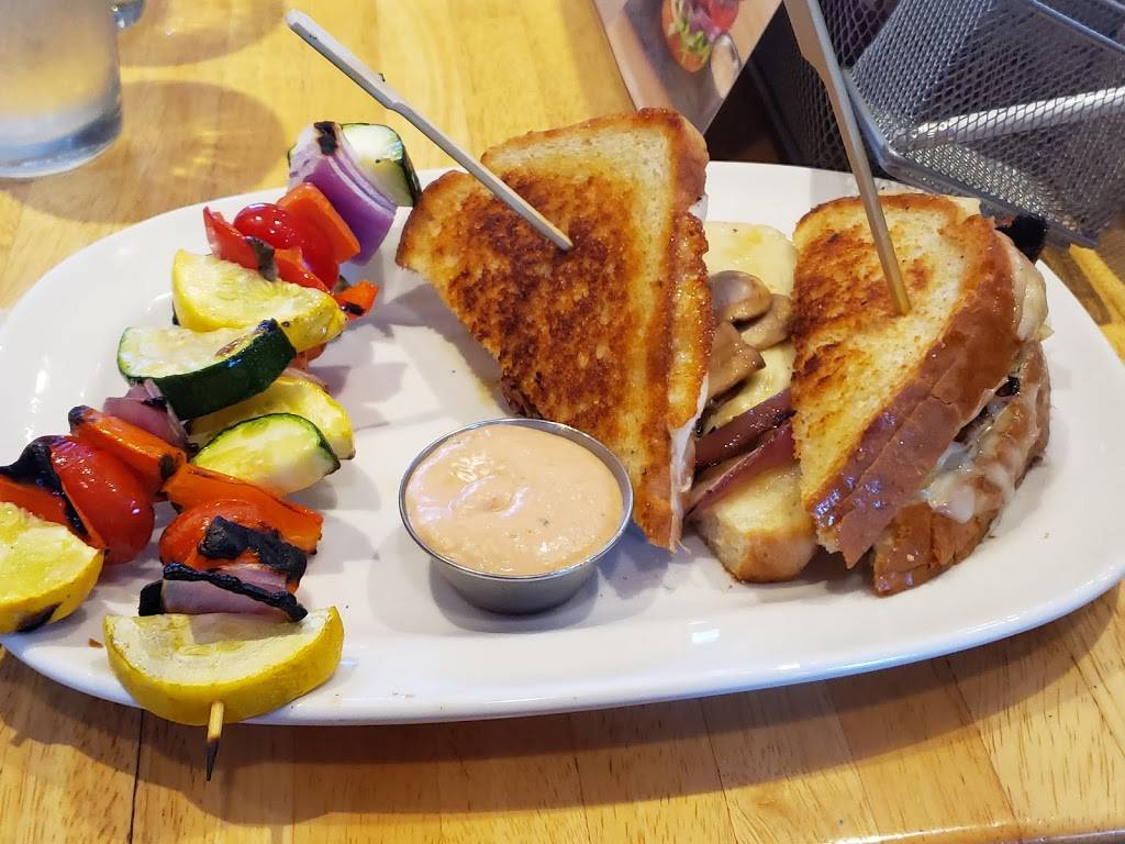 The Counter | restaurant | 50 N Central Ave, Phoenix, AZ 85004, USA | 6024663411 OR +1 602-466-3411